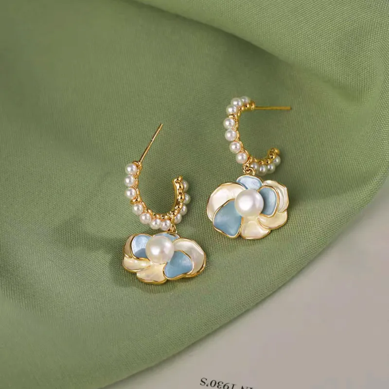 14K Gold-Plated Elegant Contrast Color Flower Pearl Earrings