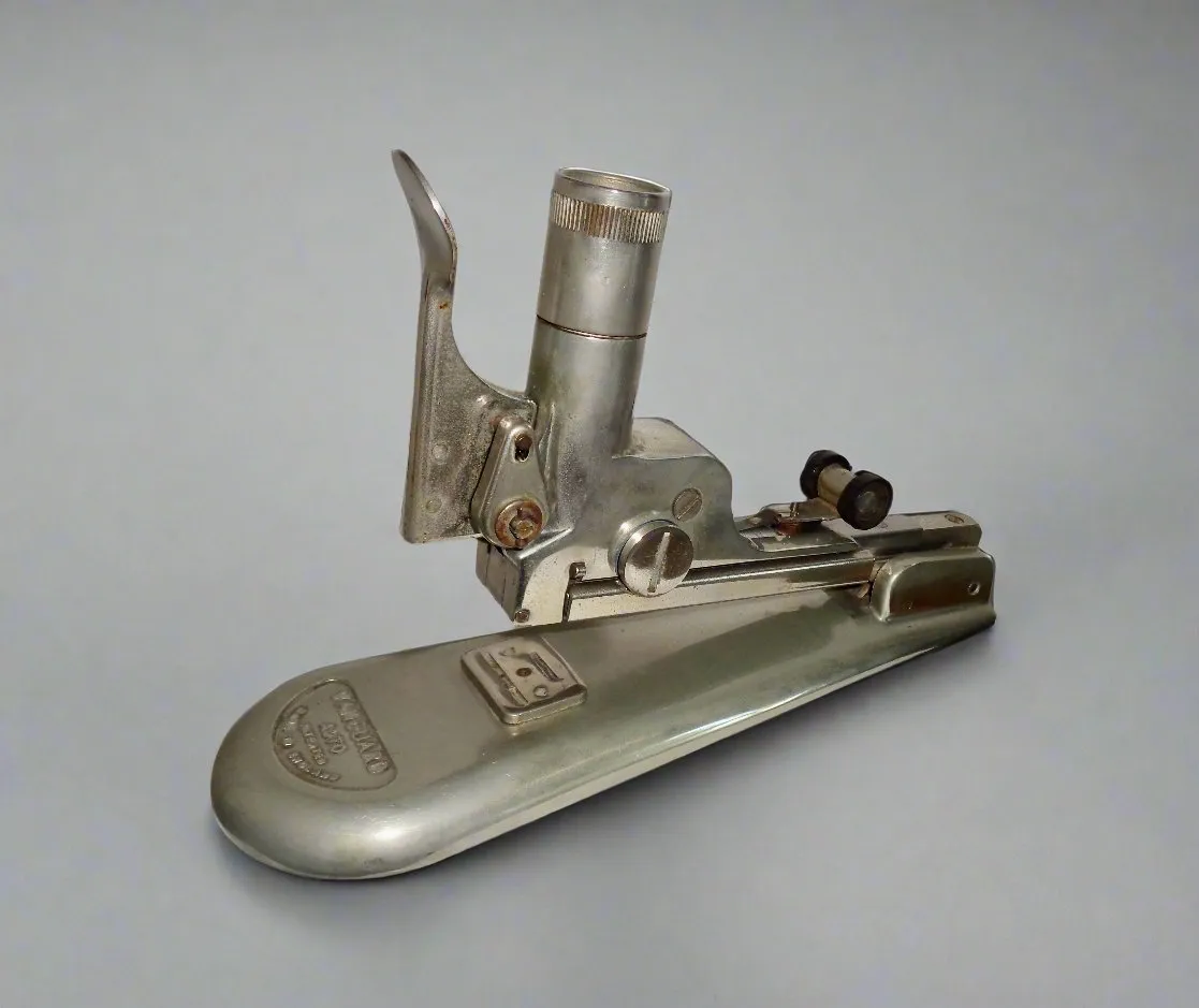 1930s Vanguard Auto Desk Stapler